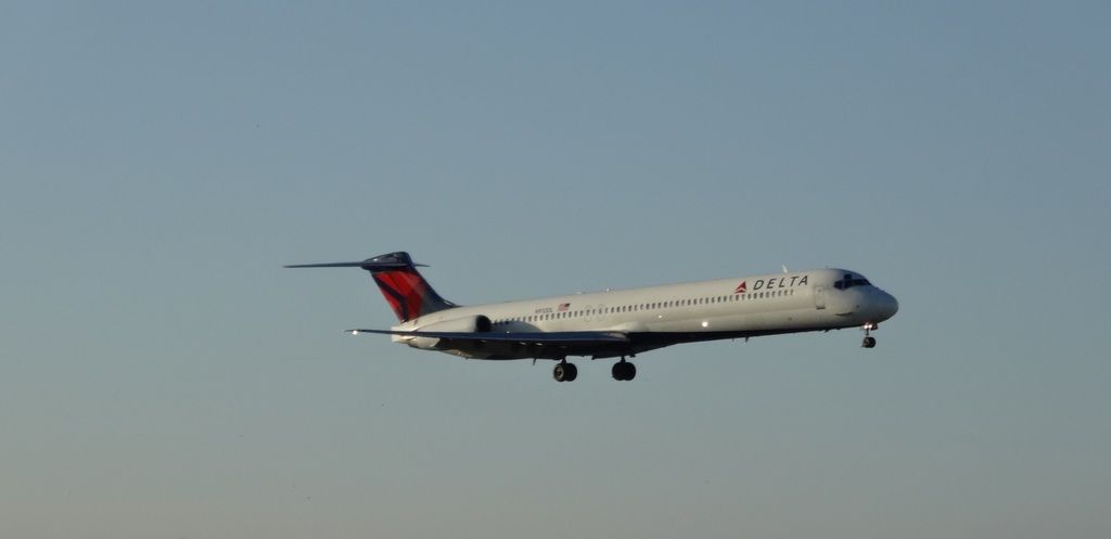 Delta%20MD-88_Approach_zpspcax7skw.jpg~o