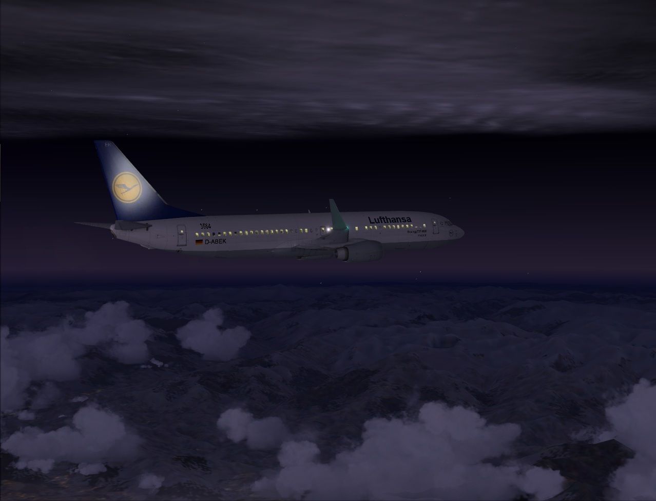 Lufthansa_at_Night.jpg