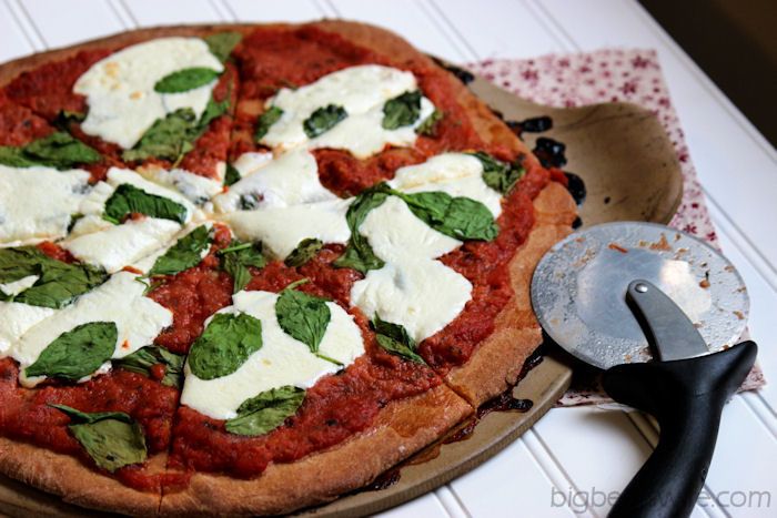 Homemade Spinach and Mozzarella Pizza #OurOctoberChallenge | BigBearsWife.com Homemade Spinach and Mozzarella Pizza #OurOctoberChallenge | BigBearsWife.com