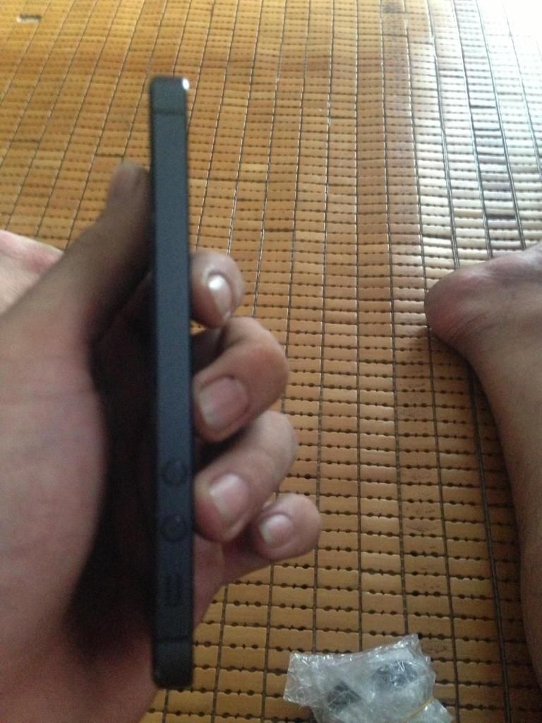 Ịp trắng 16G máy đẹp 98% giá 6Txxxx cho sinh viên học sinh