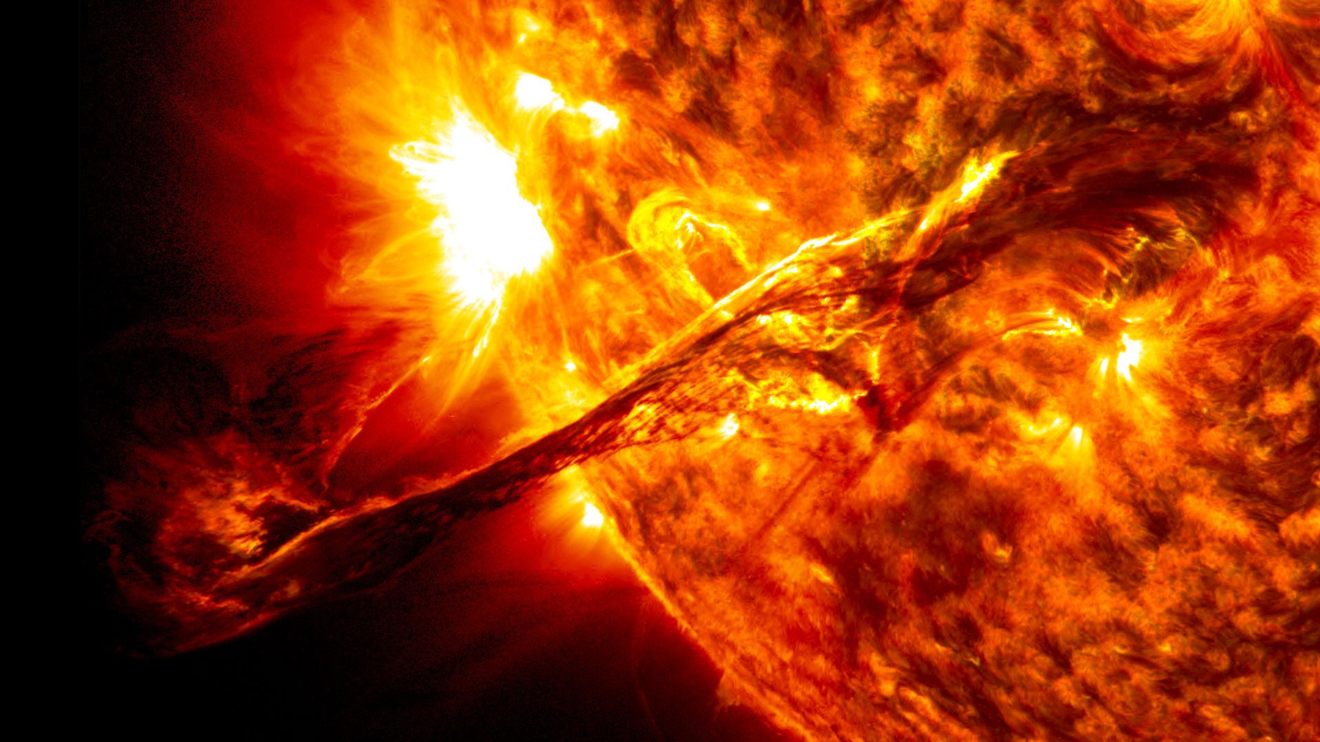  photo 723555main_erupting-sun_zpskyoyhsju.jpg